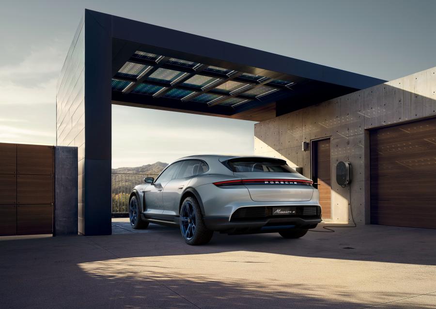  Porsche Mission E Cross Turismo 2018 года  (фото 12 из 66)